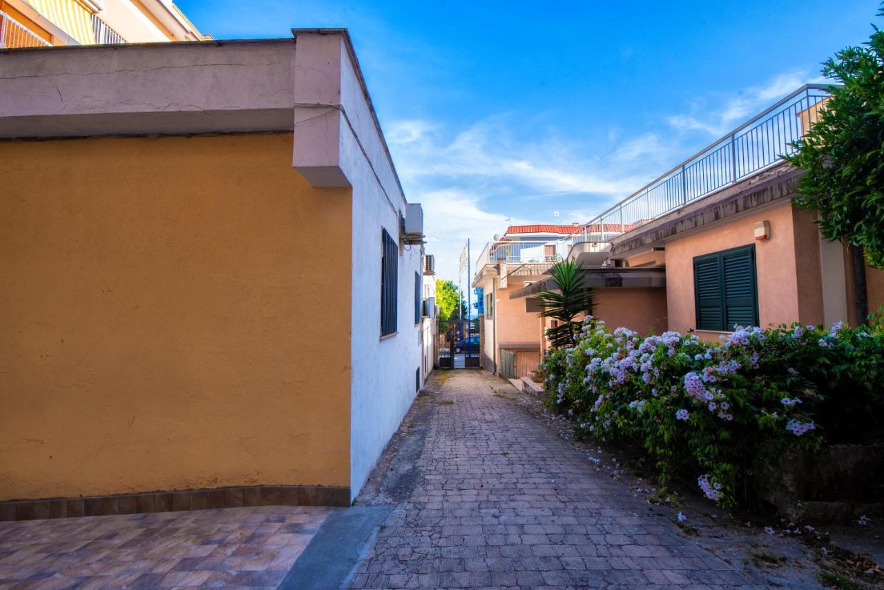 Hotel Domus Marti Formia Esterno foto